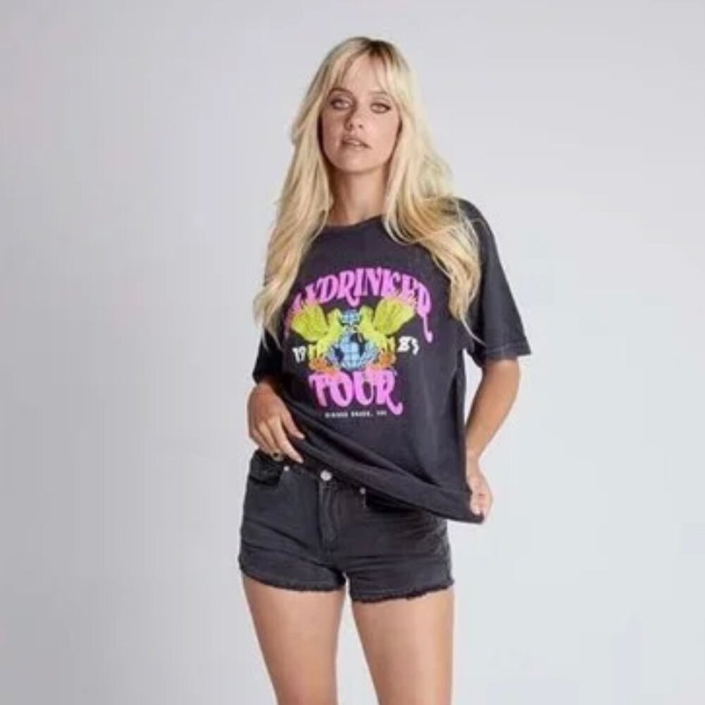 LULUSINON DayDrinkers Tour Tee Size Medium